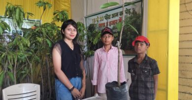 फल महोत्सव में आकर्षण का केंद्र बने एडवांस आम के पौधे