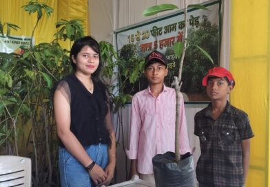 फल महोत्सव में आकर्षण का केंद्र बने एडवांस आम के पौधे
