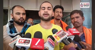 करंट लगने से युवक की मौत, कार्रवाई की मांग को लेकर स्वास्थ्य केंद्र में प्रदर्शन
