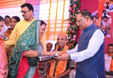 रक्षाबंधन पर केरसई पहुंचे CM साय, बहनों ने बांधी राखी; विकास की सौगातों