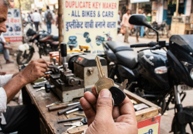 महंगी बाइक का शौक पड़ा भारी, पल्सर चोरी कर डुप्लीकेट चाबी बनवाने पहुंचे